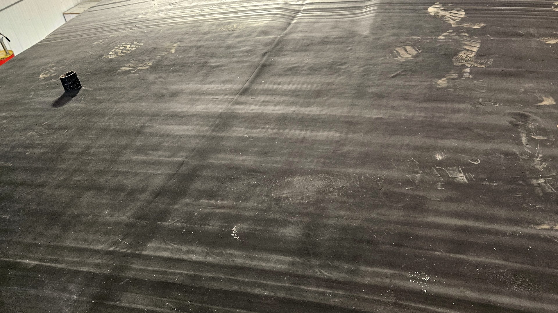 Camper roof sealed from the outside with a seamless coating